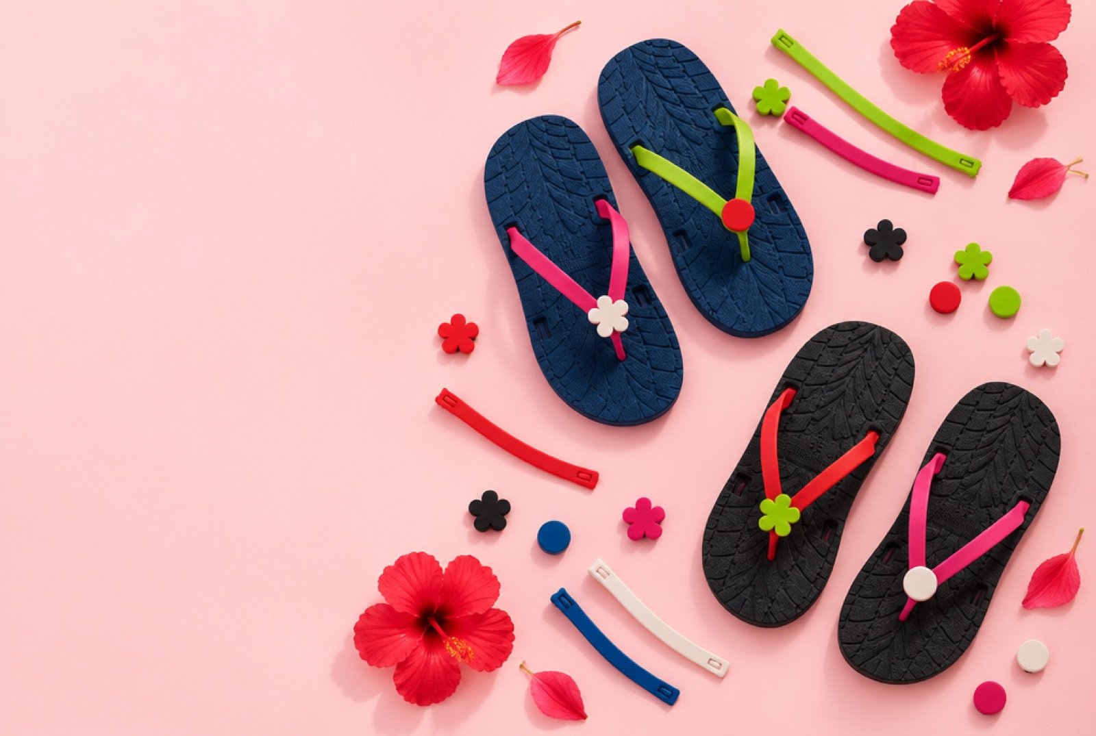 Sandalias MOO CHUU con tiras de colores y flores intercambiables
